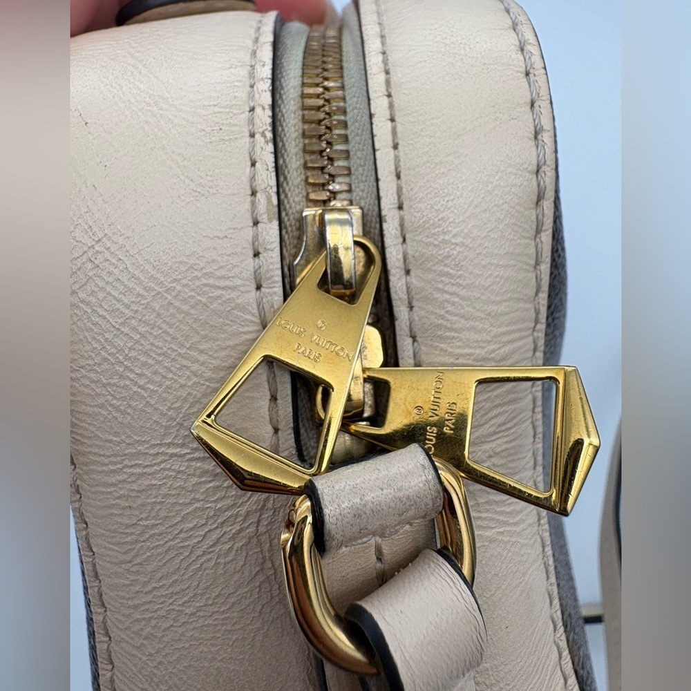 Louis Vuitton Saintonge Crème  Monogram Crossbody - Picture 8 of 16